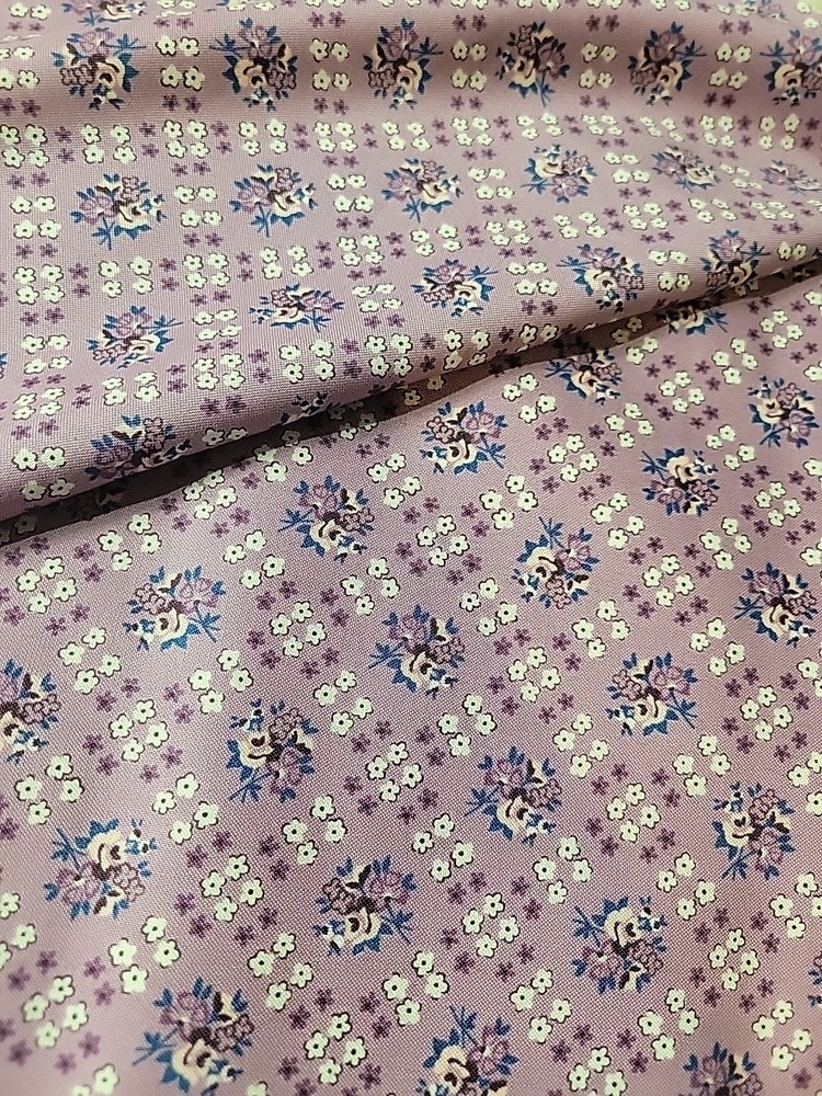 Quilters Cotton Fabric Connecting Threads 44″ Lattice Bouquet Dahlia Purple