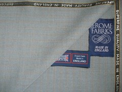 90% SUPERFINE WOOL + 10% POLYAMIDE SUITING FABRIC MADE IN ENGLAND = 2.4 m