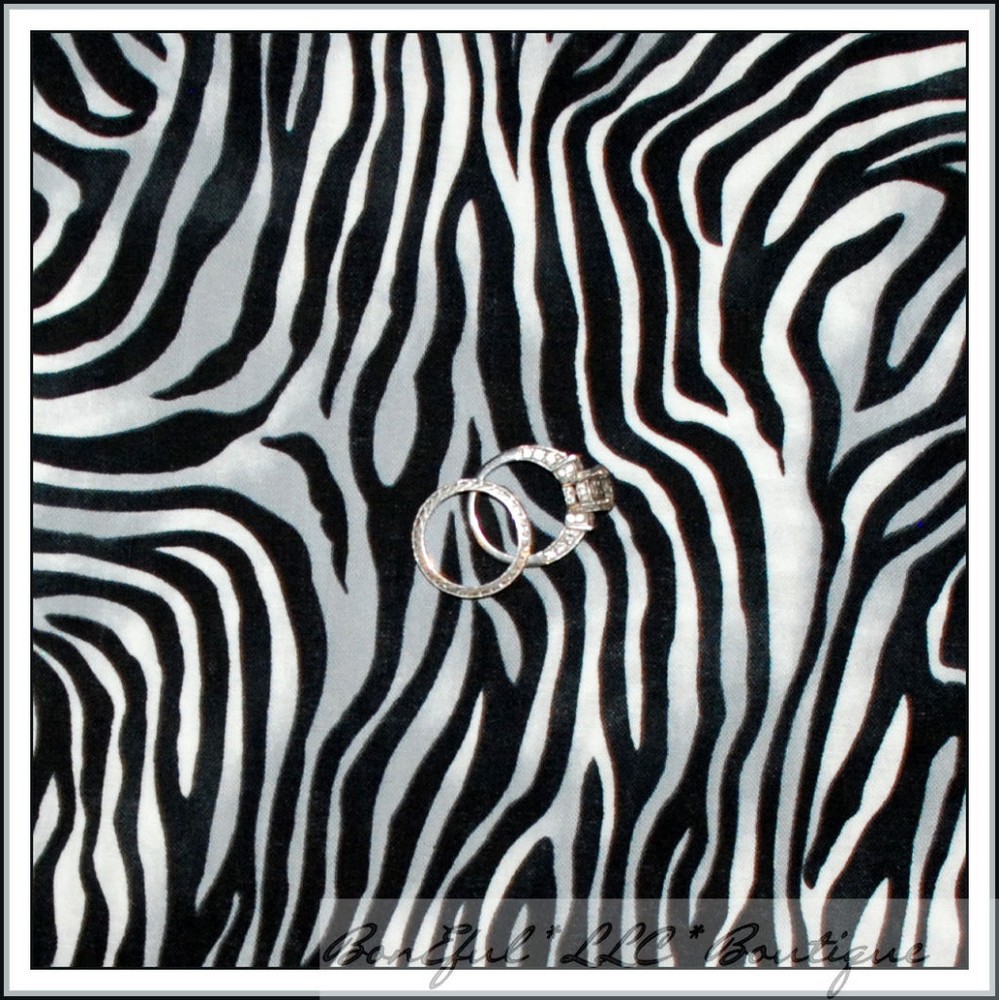 BonEful Fabric FQ Cotton Quilt VTG B&W Gray Black White Animal Skin Zebra Stripe