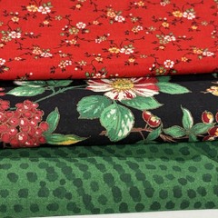 Vintage Christmas Floral Red Green Black Quilt Cotton Fabric 2.91 Yards Total