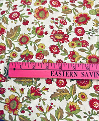 VTG Colonial Style Paisley Red Green & Gold Florals on White 43” X 21½”