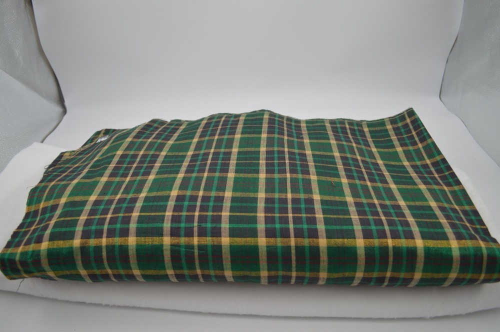 Yarn-dyed Metallic Holiday Plaid Fabric Green Black Gold and Red 11.75 Yds 44″