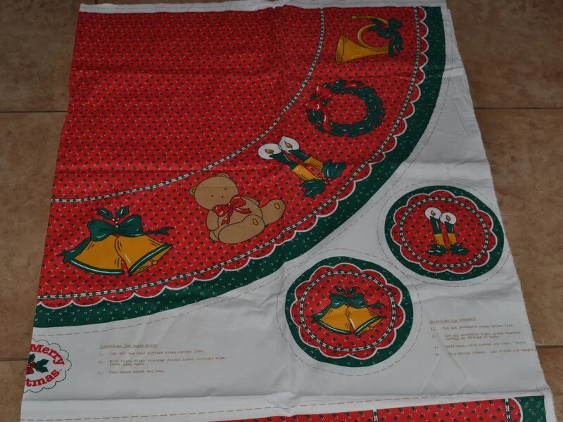 RARE VTG. CHRISTMAS TREESKIRT/TABLECLOTH PANELS/BERRY MERRY CHRISTMAS – U-PICK 1