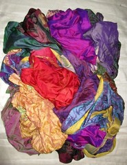 ABB LOT PURE SILK Antique Vintage Sari REMNANT Fabrics 100 GRAMS Change Color