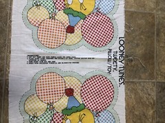 “Looney Toons TWEETY BIRD” by Warner Brother~fabric pillow cut-out VINGAGE 1981