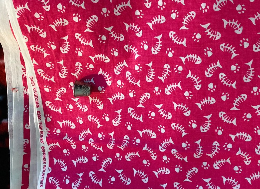 FAT QTR 18” x 22” VINTAGE DAISY KINGDOM FISH BONES FABRIC HOT PINK combine ship