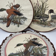 Vtg Set of 3 Hoop Fabric Wall Art Mallard Duck Decor Ruffled Lace Round Cabin