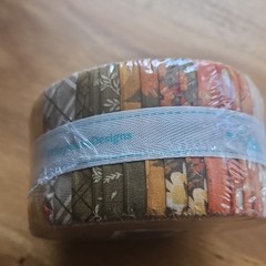 Riley Blake Designs Floral Multicolor Cotton Jelly Roll 40 Strips RP-17860-40