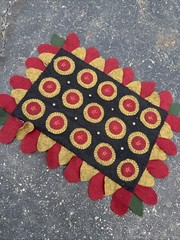 PRIMITIVE WOOL FELT PENNY RUG TABLE RUNNER CANDLE MAT