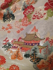 ANTIQUE SILK JAPANESE OBI FABRIC OFF WHT RED CORAL GRN BLK METALLIC GOLD SILVER