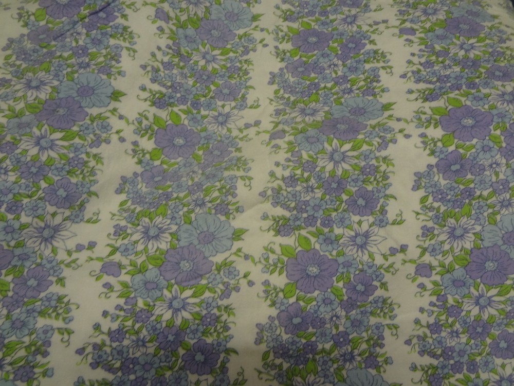 Vintage PURPLE & GREEN FLORAL Flannel Fabric (50cm x 50cm)