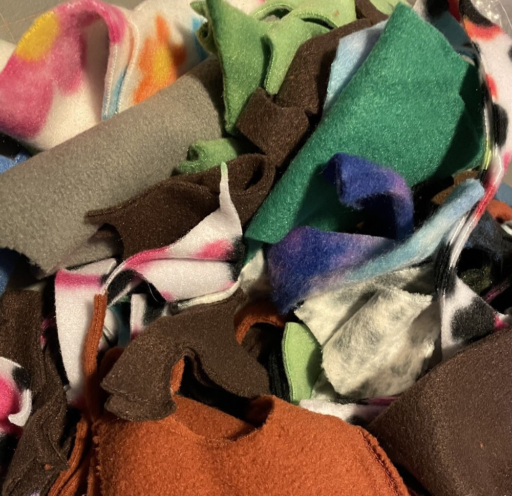 LOT FLEECE SMALL PIECES SNIPPITS SCRAPS FOR MINIS FIBER ARTS CRAFTS 1/2 lb *SALE
