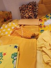 Vtg 2.4lb Mixed Lot Yellow Retro Fabric Remnants Scraps Sewing Crafts Quilting