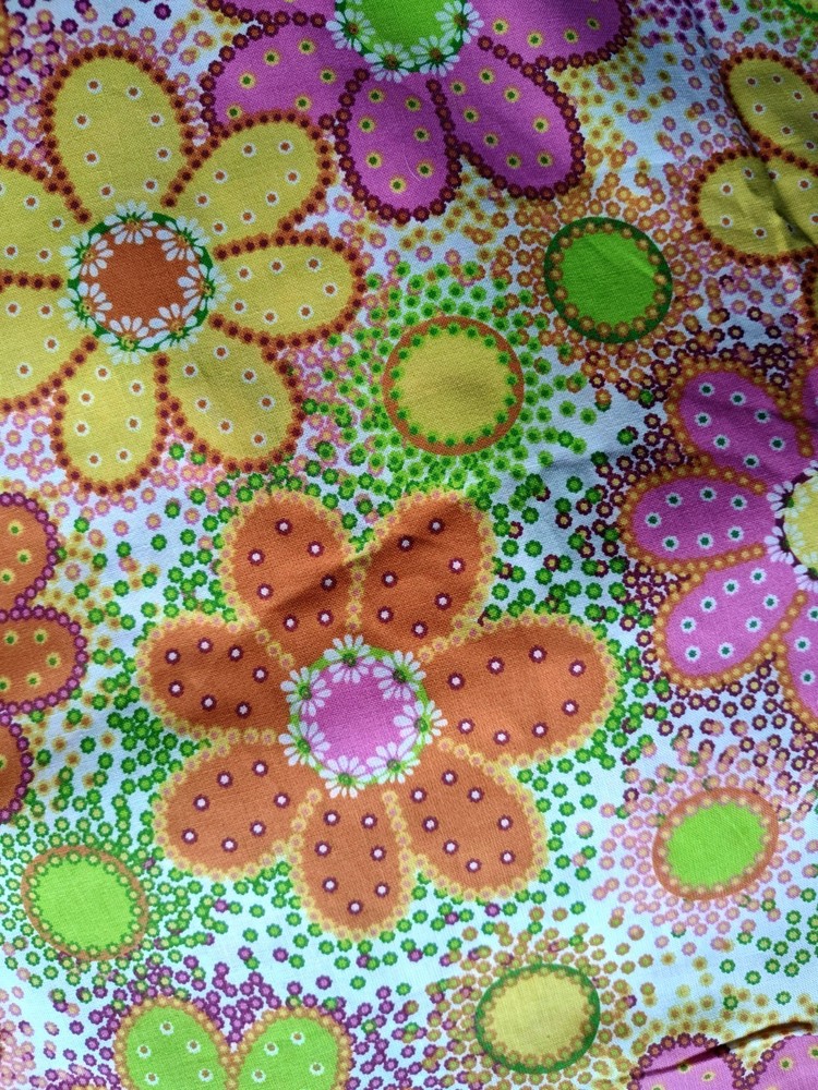 3-1/2 Yards Multicolor Floral Print Fabric Flowers & Plants Theme Dot Pattern
