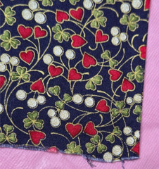 2008 RJR Fabric BE MY VALENTINE Hearts Red Green White on Navy 41″W x 1.9 Yards