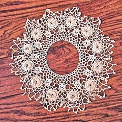 Vtg Handmade of Circle of Lace 14 1/2″ Beige 3-D Rosettes for DIY Craft Sewing