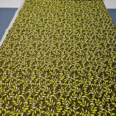 Green Leaves on Brown BTY Unbranded 100% Cotton Fabric
