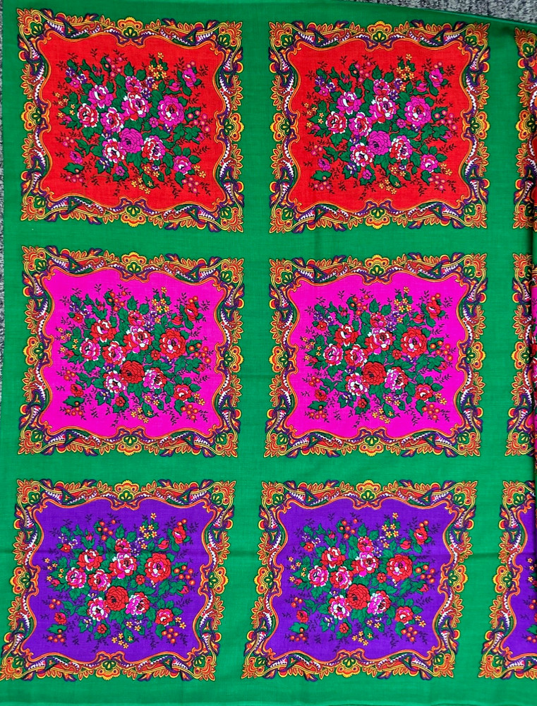 Bright Florals Green Background Fabric 4.25 Yards Unbranded Scarf Feel