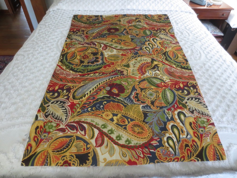 4848. COLORFUL BOLD MOD PRINT Polyester FABRIC – 4 Remnants – Sizes Listed