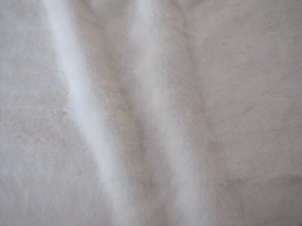 1 YD FELDMAN Faux Crafting Fur Remnant White 100% Polyester Santa Holidays