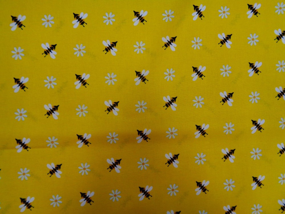SIMPLE BEES – 36″L X 44″W – 1/2 YARD – 100% COTTON – VERY CUTE!!! by DAVIDS