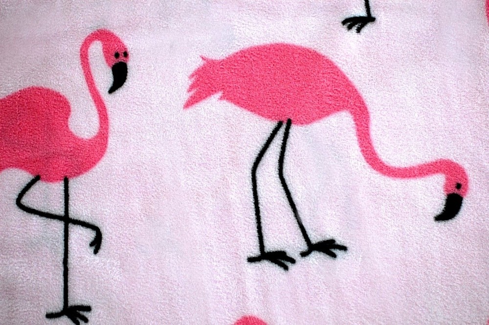 BTY*LARGE DARK PINK FLAMINGOS ON LT PINK ANTI PILL FLEECE FABRIC 1 YD 60X36″