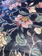 House ‘n Home Fabric Dramatic Floral Bold 54 x 74 ” Screen Print Vintage