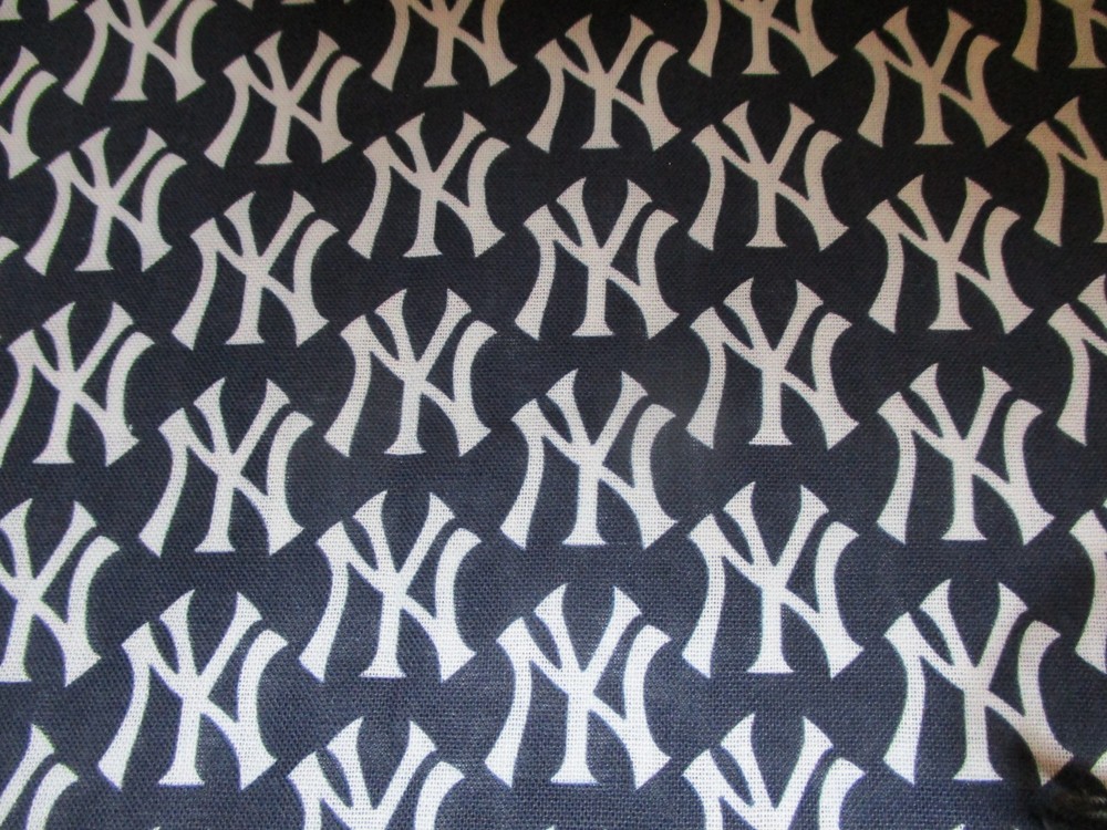 New York Yankees Baseball on 100% Cotton Fabric by the 1/4 Yard: 9″ x 57″ (MLB)