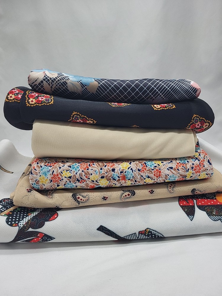 4.5 Lbs. Of Vintage Fabric – 6 Designs – Florals, Solid, Multicolored