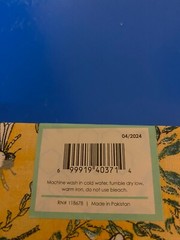 BRAND NEW CREATE IT 100% COTTON BEE DESIGN PRECUT SEWING AND CRAFT FABRIC 18″X21
