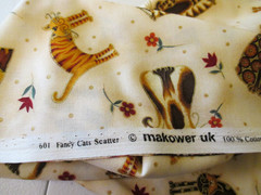 Cotton Fabric Makower Fancy Cats Scattered on Off White 27″ x 44″