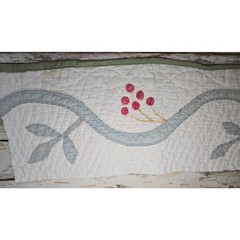 Stunning Berry and vine Cutter Quilt Piece