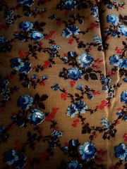 VTG Shades of Blue & Red Florals on Caramel Brown 44″x21