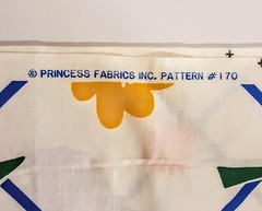 Vtg Mod Flowers On White Cotton Princess Fabrics Inc Pattern #170 – 45″×72″ NOS