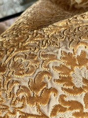 Vintage Yellow Gold Floral Damascus Operated Velvet Dim 48cm X 5.80m €99