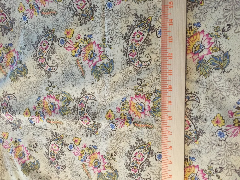 Paisley & floral cotton print fabric with beige background1 yd 19″ x 48″