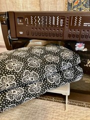 6 yds 24″ 100 % Cotton Fabric Hibiscus Flowers dotted field/Black and White