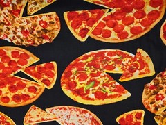 REALISTIC PIZZA in Black Timeless Treasures Cotton Fabric FAT QUARTER