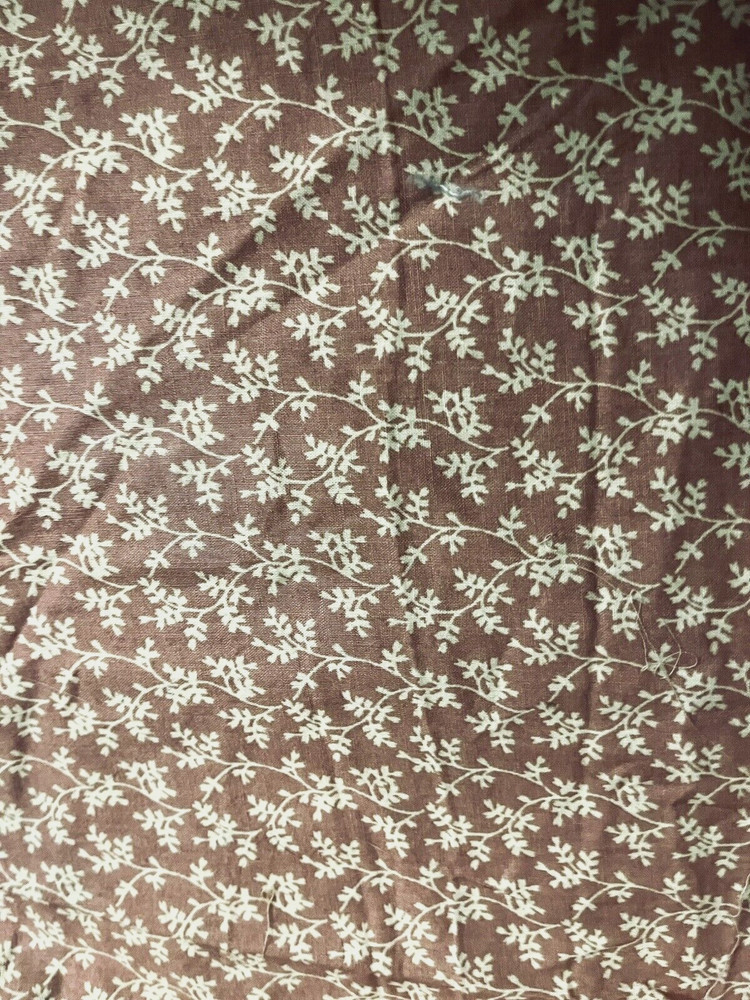 VTG White Florals on Taupe Color Classics Paris Fashion GTR 50″X13″ + Remnants