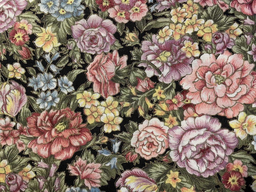Garden Collectibles VIP Metallic Floral on Black Cotton Quilt Fabric Half Yard