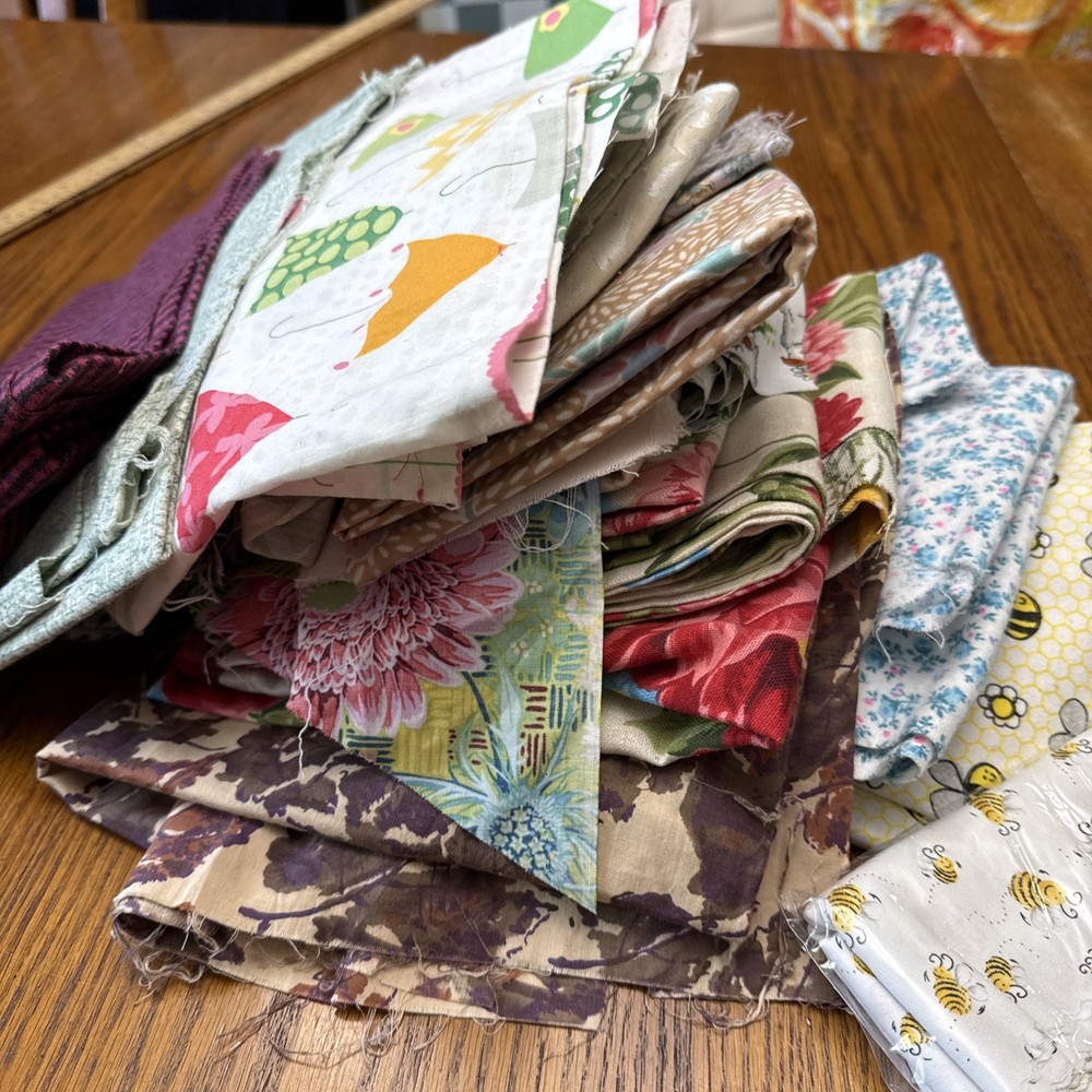 2 Lbs Mixed Lot Floral Bees Fabric Remnants Scraps Sewing Crafts Quilting