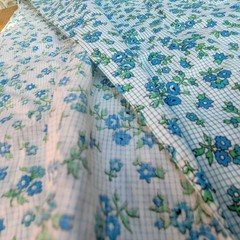Vintage 60s Blue & White Cotton 5 yds Floral Grid Pattern 37W x 182L Lightweight
