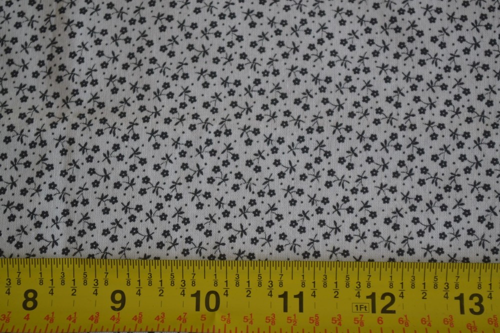 By 1/2 Yd, Vintage, Black Calico on White Quilt Cotton, P&B/Sampou, N1118
