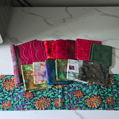 DESTASH Cotton Fabric Bundle Lot Quilting FAT QUARTERS + 1/2 Yard Cut