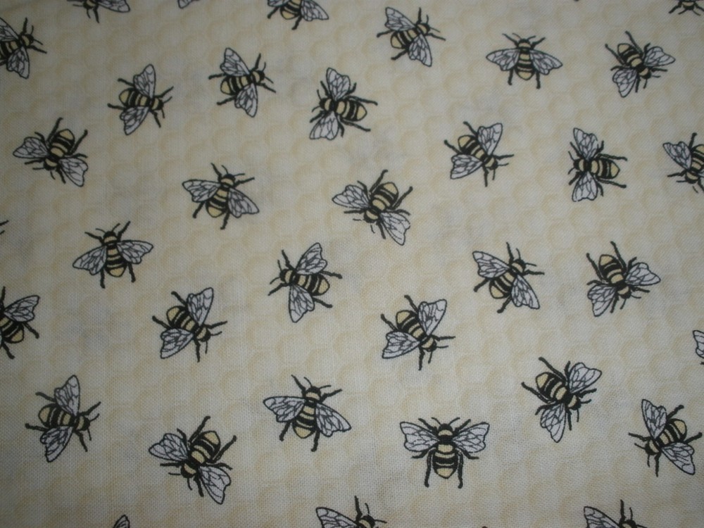 NEW Fabric Timeless Treasures Fabrics of SoHo Yellow with Bees 36″ x 22″ (SU98)