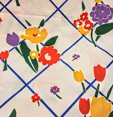 Vtg Mod Flowers On White Cotton Princess Fabrics Inc Pattern #170 – 45″×72″ NOS