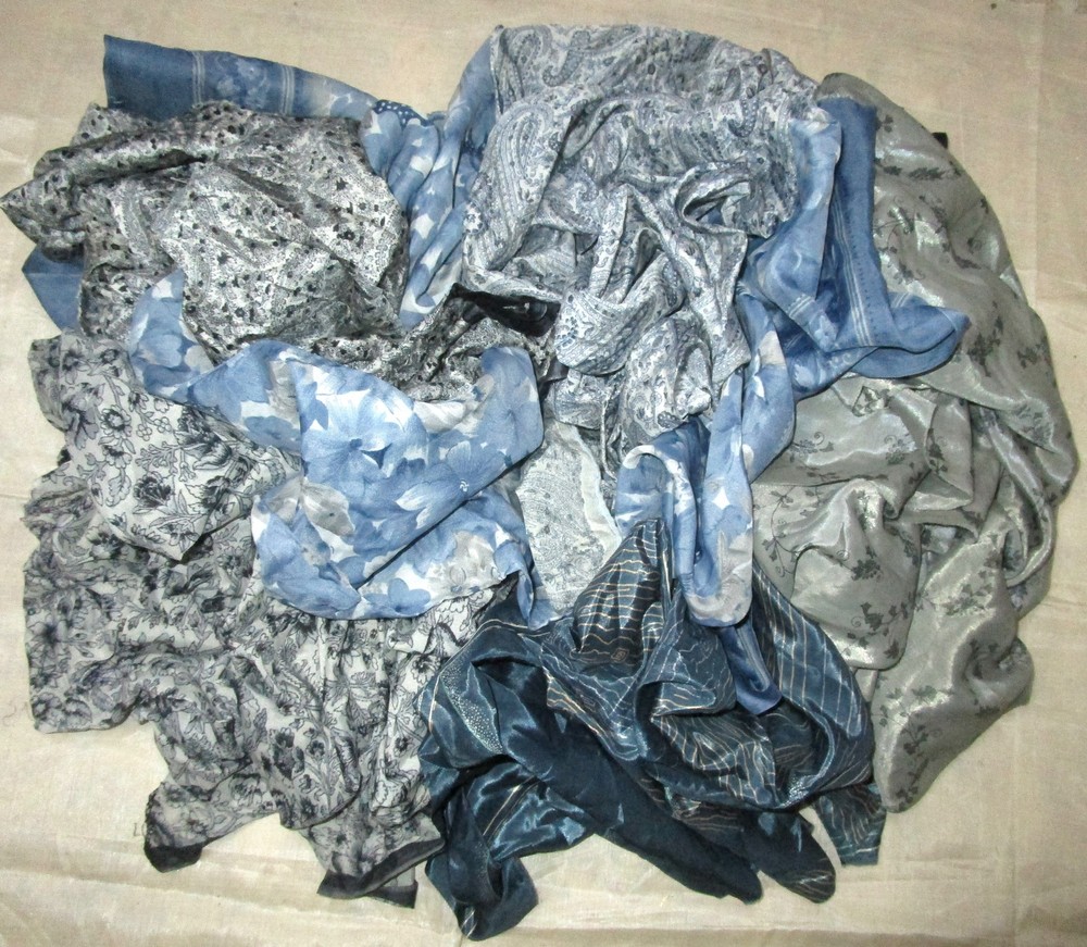 BBI LOT ART SILK Antique Vintage Sari REMNANT Fabrics 100 GRAMS GREY CRAFT DOLL