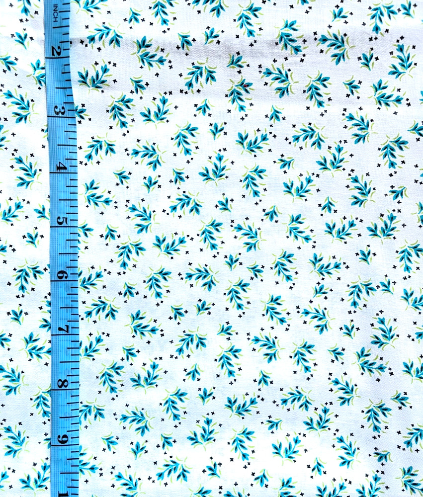 25″++ Blue Floral Cotton Print Quilting Quilter’s Showcase JoAnn Fabric White