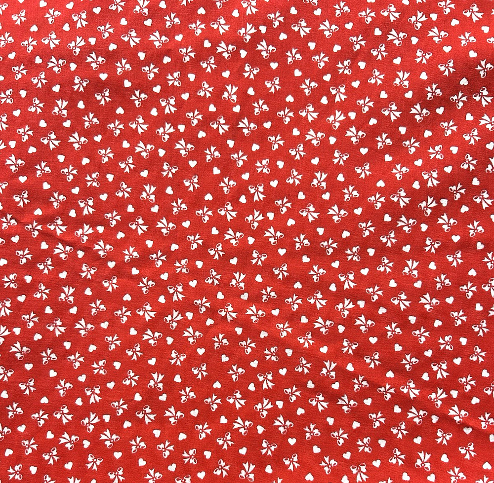 VINTAGE RED & WHITE BOWS & HEARTS COTTON FABRIC BY WAMSUTTA 44″ X 3 1/2 YD