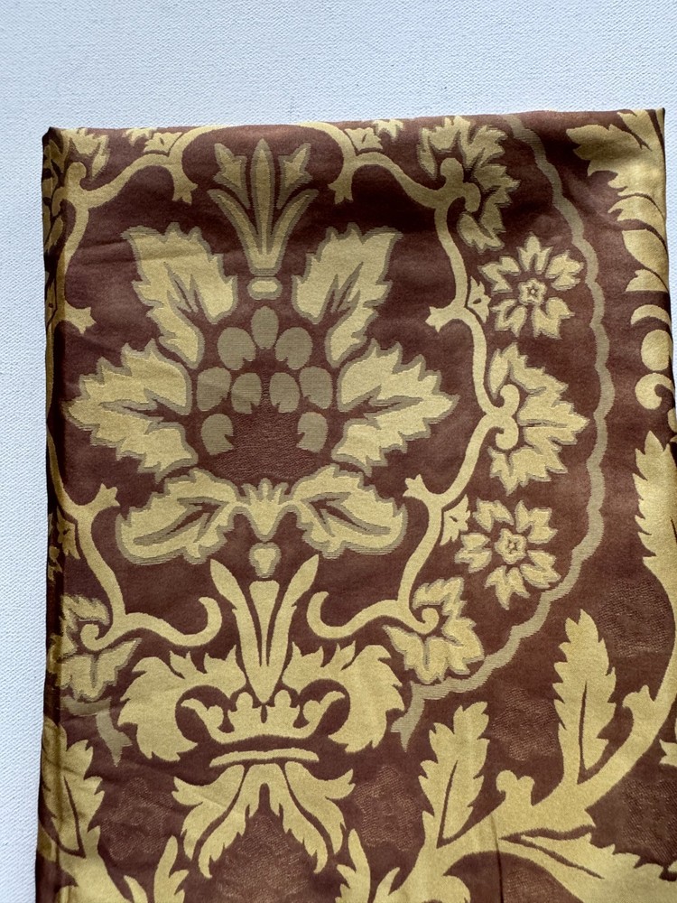8947-640 Turkey Designer Fabric Remnant 24 x 24″